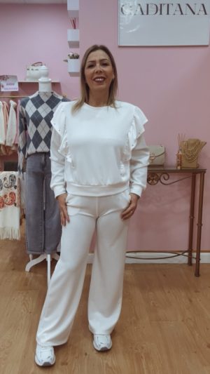 Conjunto capa con tachuelas